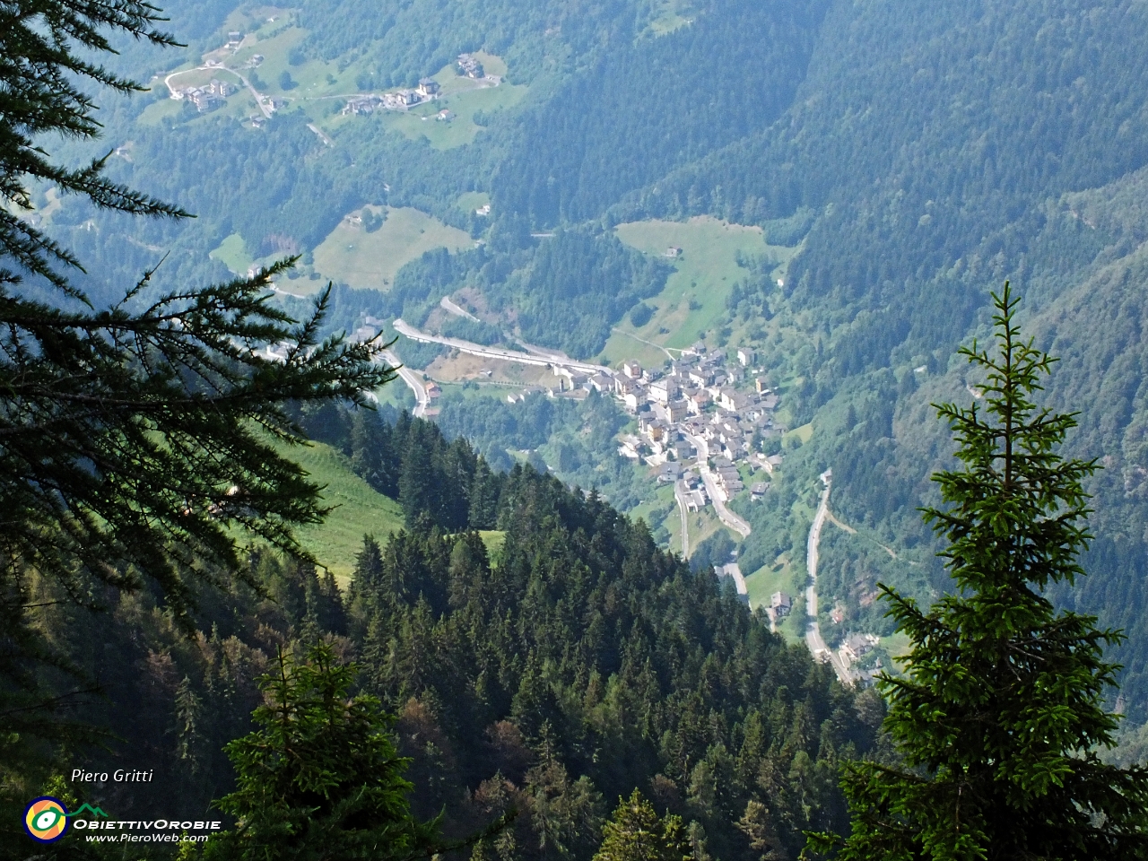 45 vista a picco su Mezzoldo....JPG